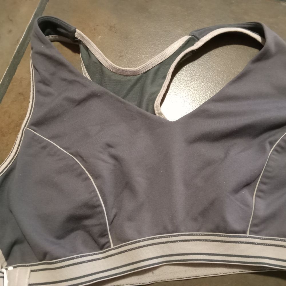 Shock Absorber Sports Bra with flattering back cut-out